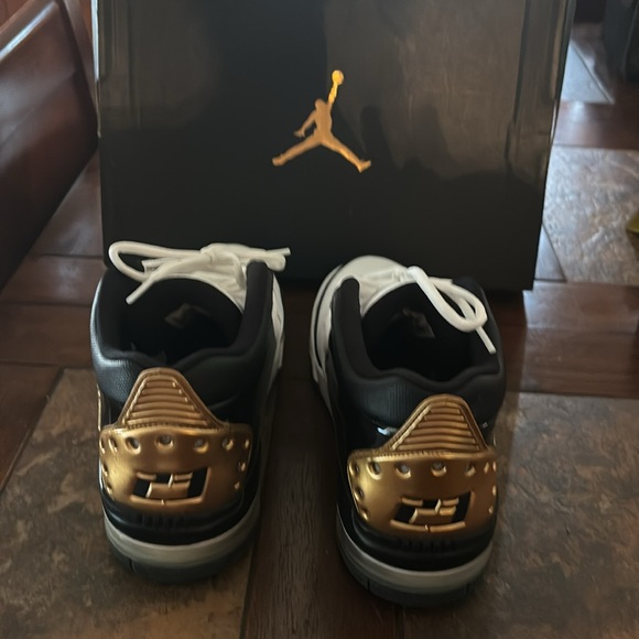 Nike Air Jordan Premium Metallic Gold Athletic Shoes - Picture 3 of 9
